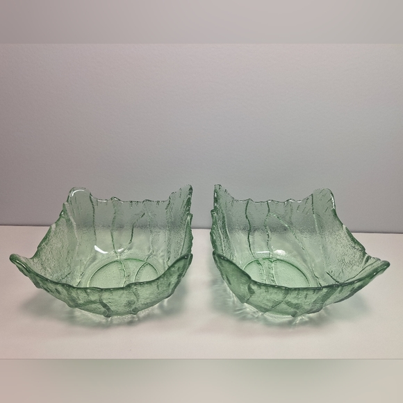 Vintage green pressed bowls set of 2 - Picture 8 of 15